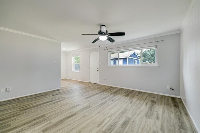 Building Photo - 5746 Fontenelle Dr