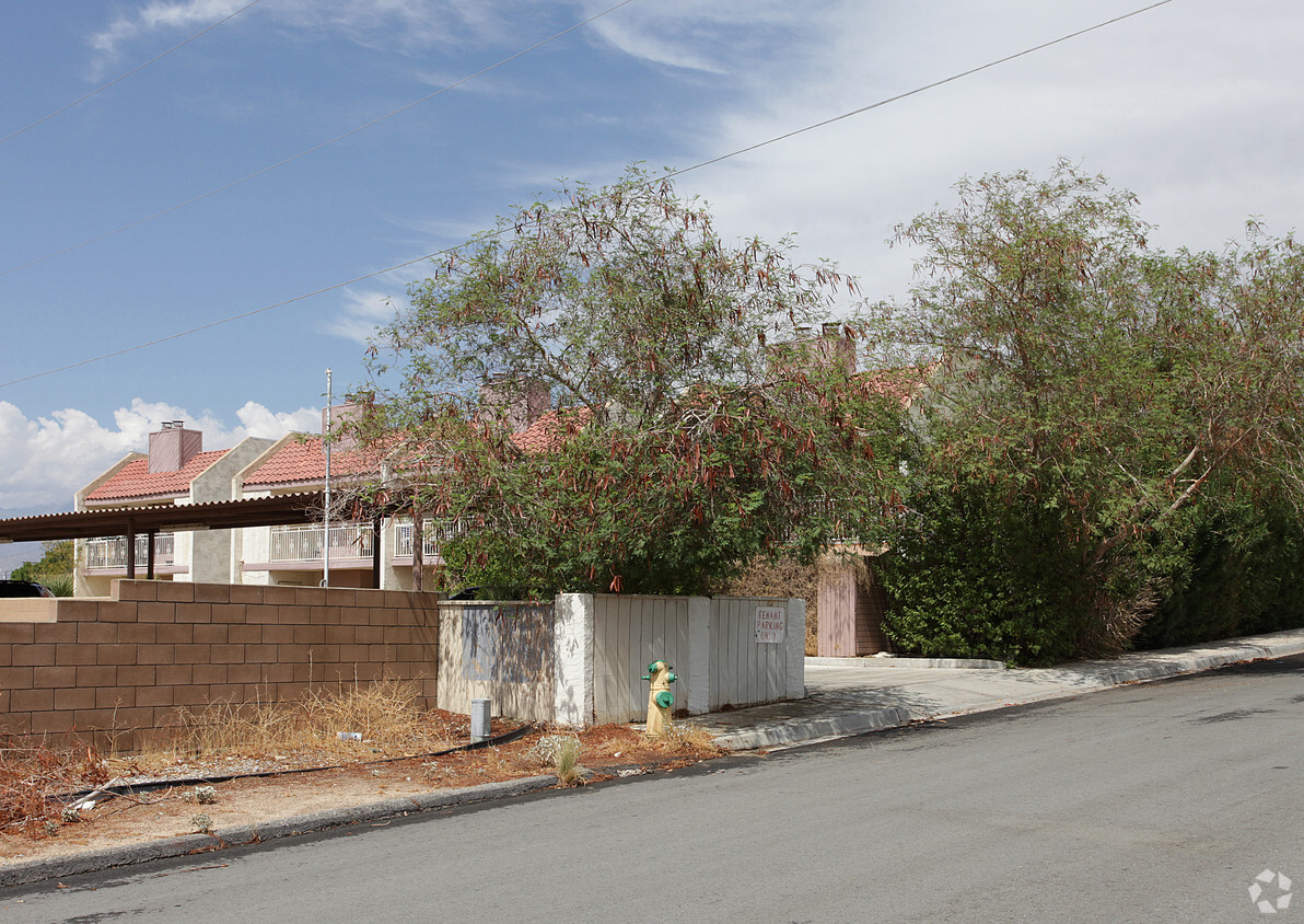 Primary Photo - 12 Street Apartments
