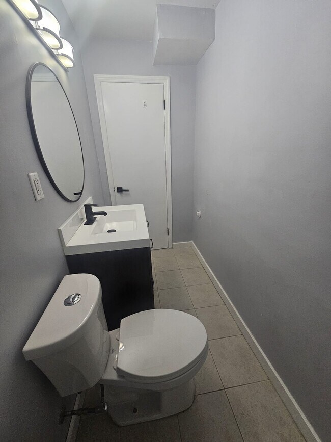Foto del edificio - 2519 Waverly Pl
