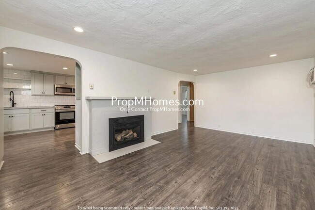 Building Photo - Updated Cozy 2 Bedroom Home in South Centr...