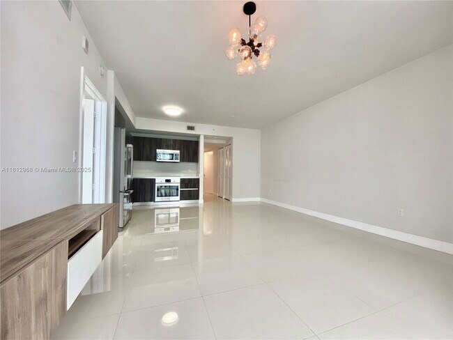 Foto del edificio - 488 NE 18th St