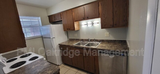 Foto del edificio - 460 Heather St