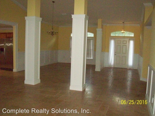 Building Photo - 917 Canton Ave