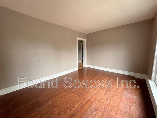 Building Photo - 82 Grey St