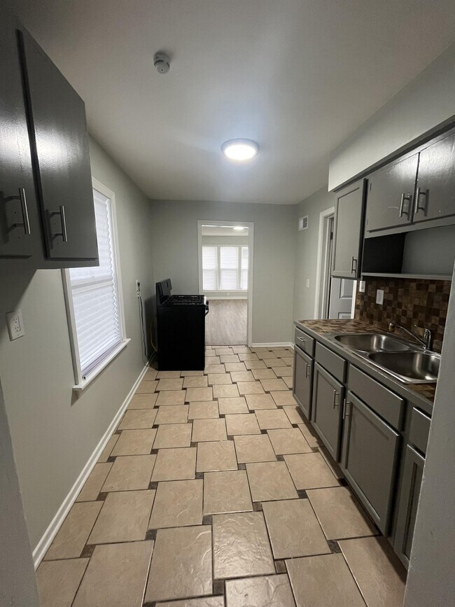 Foto del edificio - 6703 Parrish Ave