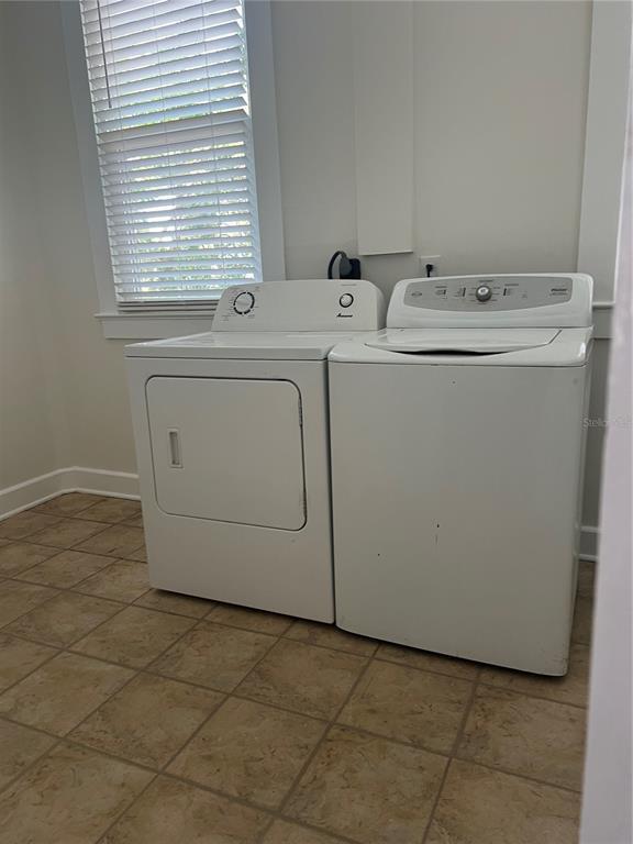 Building Photo - 32 SE 9th Ave