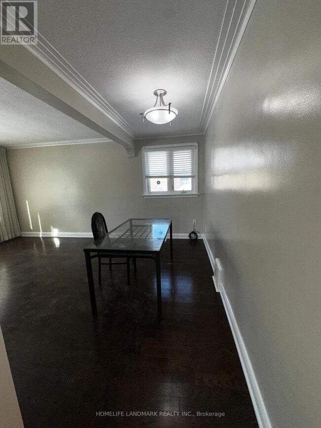 Building Photo - 211 Ellington Dr