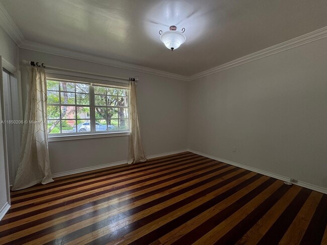 Foto del edificio - 1512 Certosa Ave