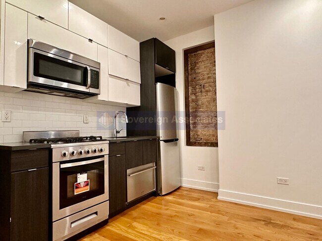 Foto del edificio - 95 E 7th St
