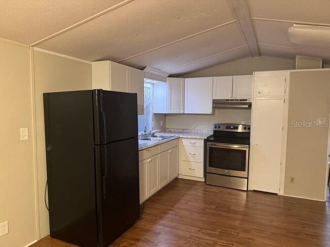 Building Photo - 7920 Sunrunner Dr