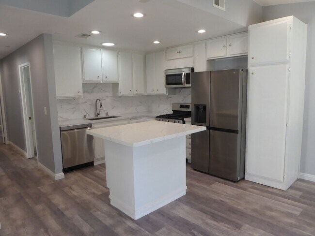 Building Photo - 3 Bedroom Single Story Home for Rent in Va...