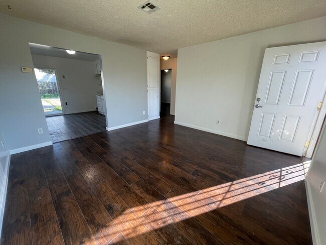 Foto del edificio - 424 S Walnut Ave