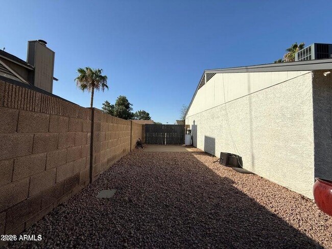 Foto del edificio - 6502 E Grandview Dr