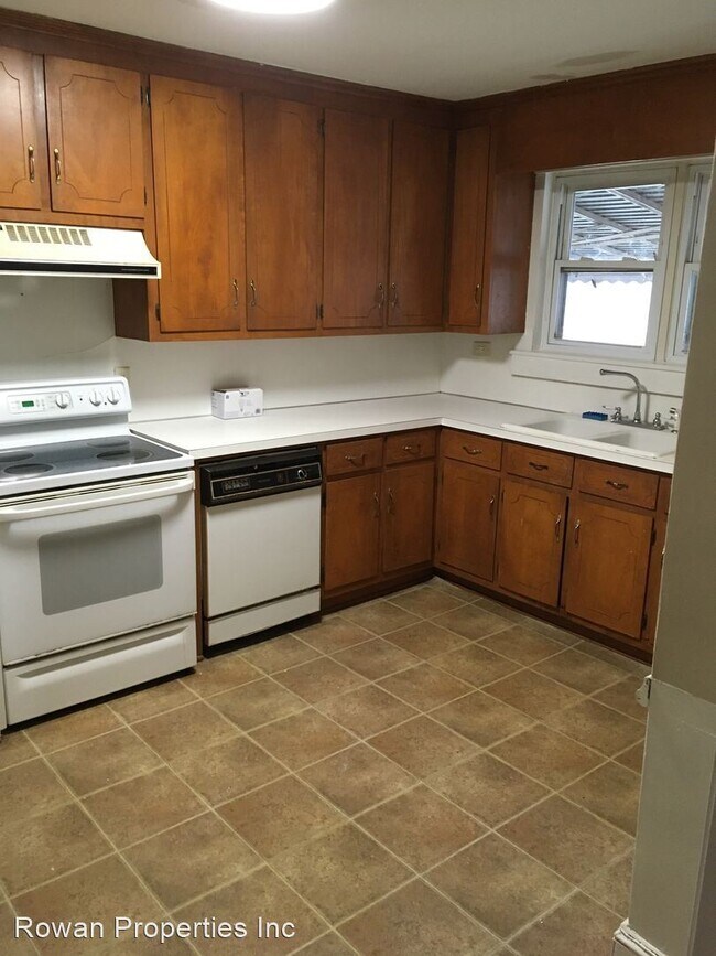 Building Photo - 2 br, 1 bath House - 145 Lilly Ave