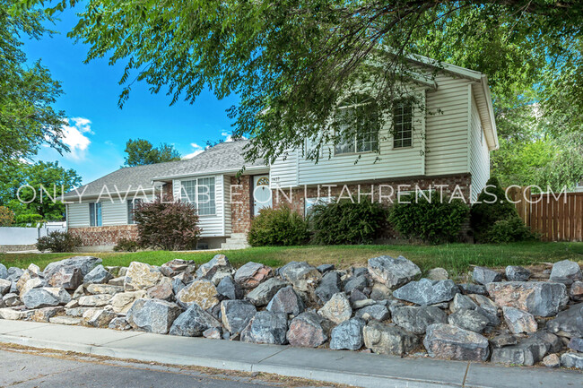 Building Photo - 1437 E Murdock Dr