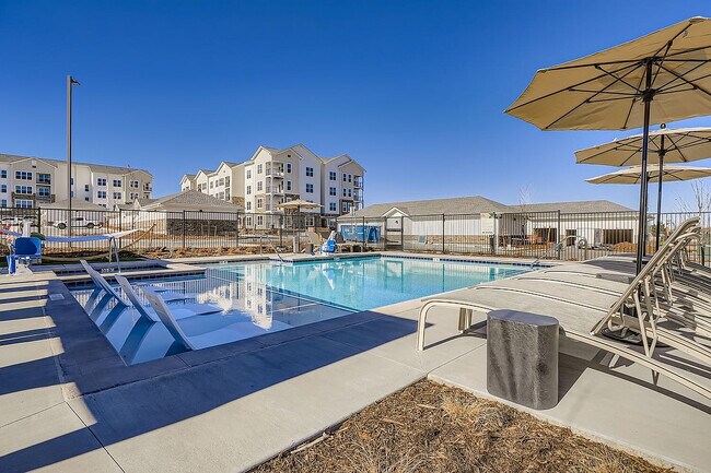 La piscina de la galería - The Gallery Modern Apartments