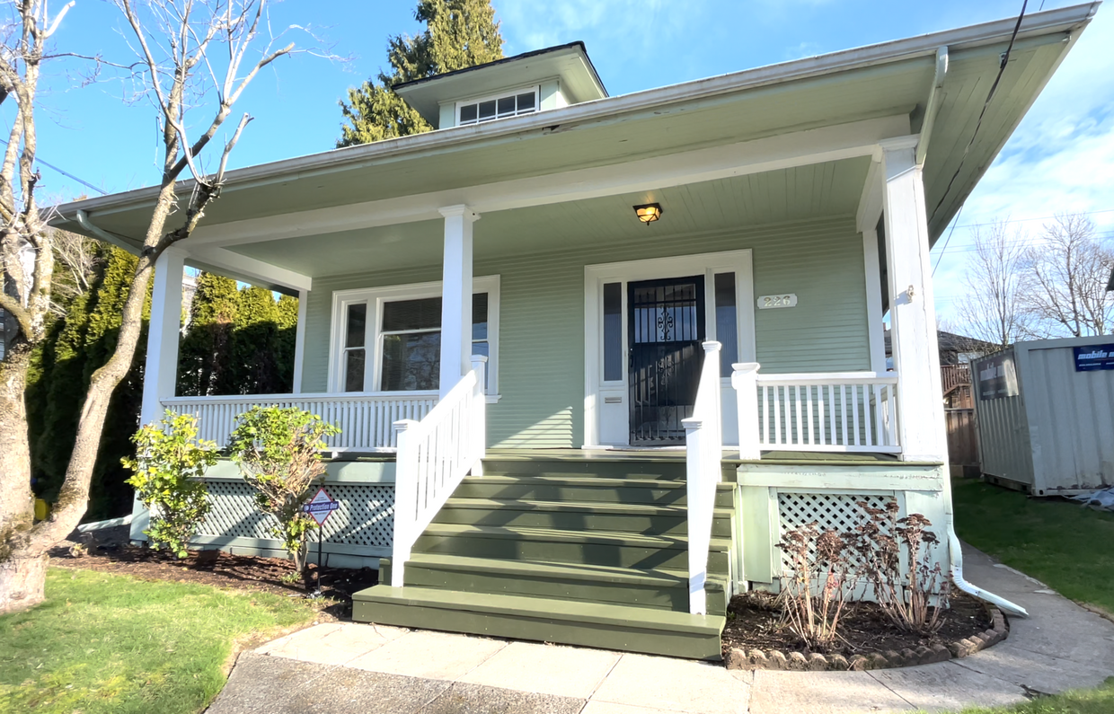 Primary Photo - 226 NE 27th Ave