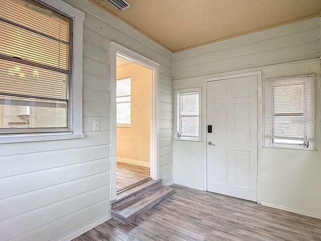 Building Photo - 1008 E 24th Ave