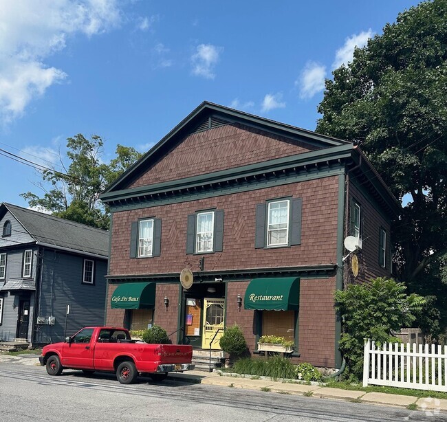 Building Photo - 152 Church St