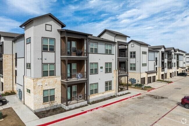 Building Photo - 2090 Raider Way