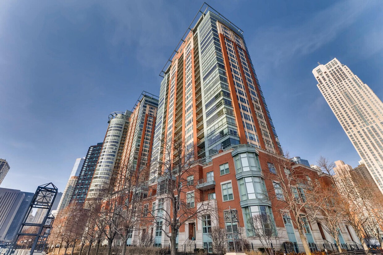 Foto principal - 445 E North Water St