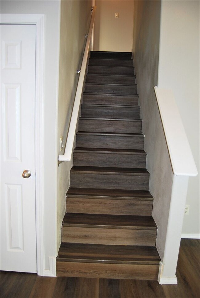 Foto del edificio - 4 bedroom 2.5 Bath NE Salem OR