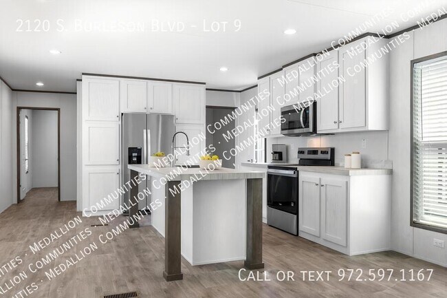 Foto del edificio - 2120 S Burleson Blvd