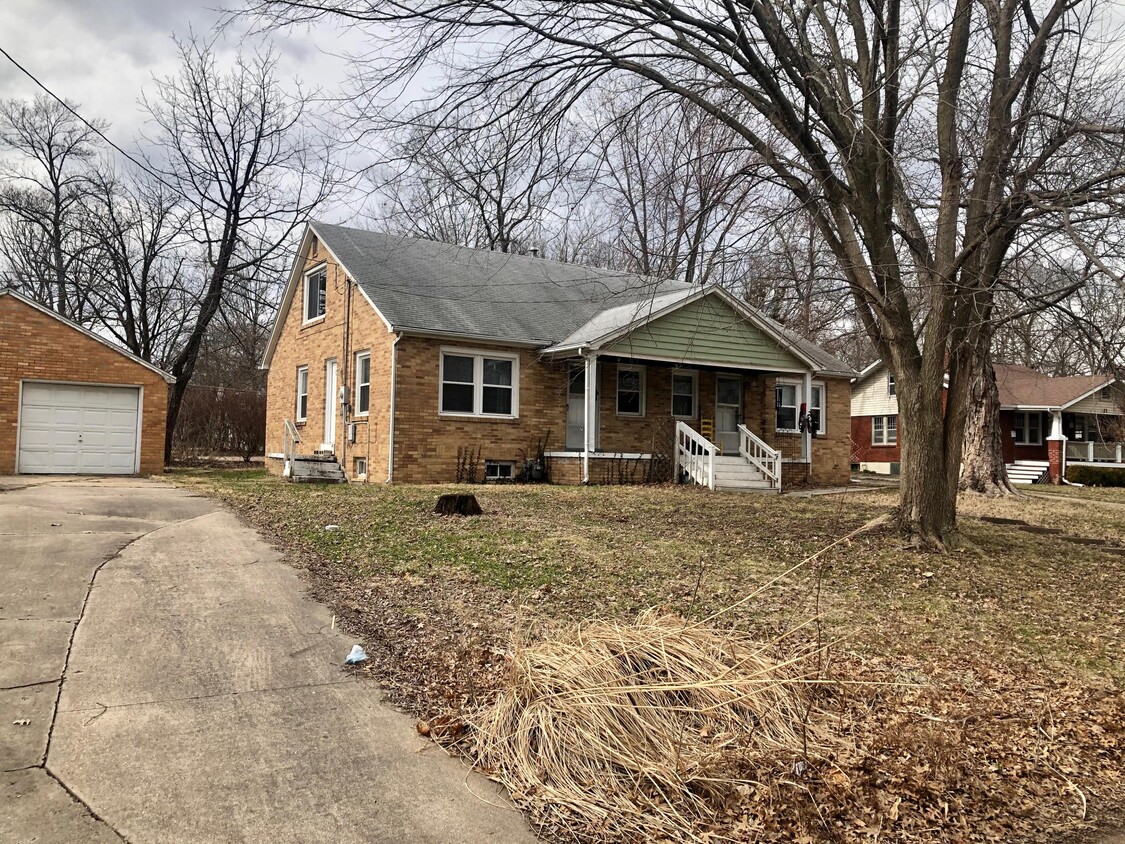 Primary Photo - 7-9 N Glenwood Ave