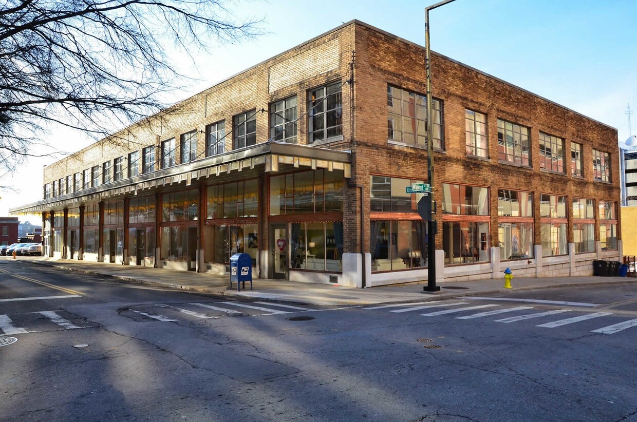 Primary Photo - 461 Walnut St