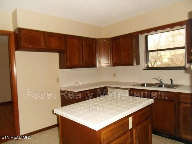 Building Photo - 126 Wendover Cir