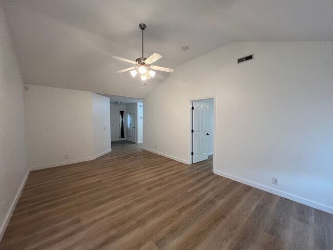 Foto del edificio - Beautiful 3 BR 2 Bath Home - Conveniently ...