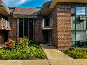 Building Photo - 444 Spring Rd
