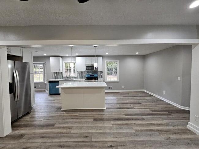 Building Photo - 999 Braselton Hwy