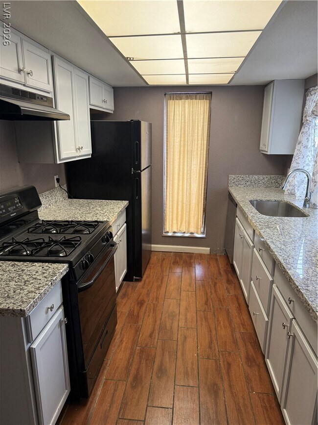 Building Photo - 1405 E Vegas Valley Dr