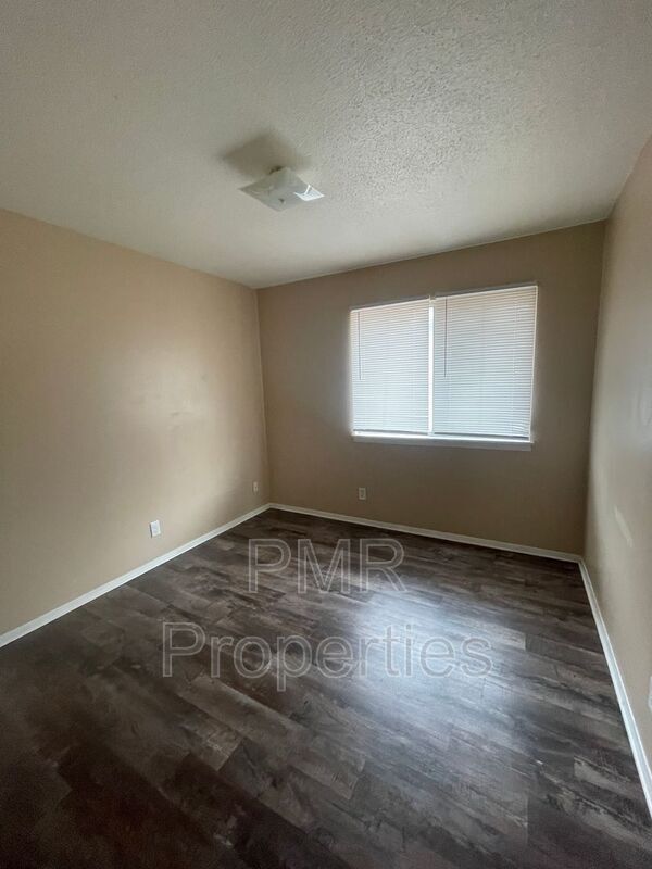 Foto del edificio - 215 S 1st St