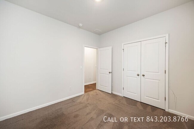 Foto del edificio - 103 Green Passage Ln