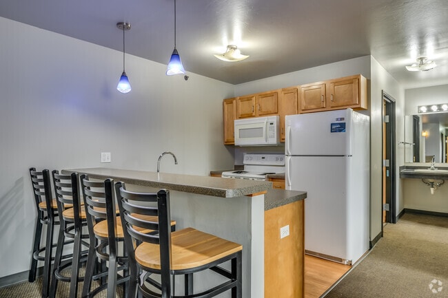 4BR, 2BA - 1,000SF - Kitchen - Fox Village Apartments