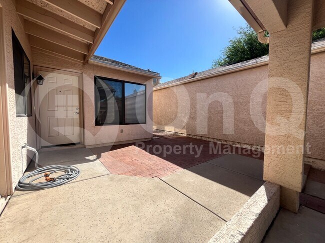 Foto del edificio - 2505 N Palo Santo Dr