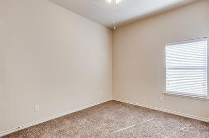 Building Photo - 705 Max Dr