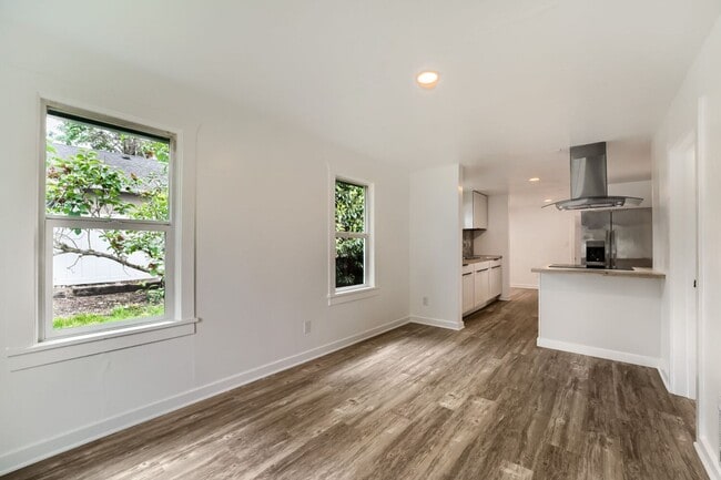 Building Photo - Unique Tacoma Home with Loft & Spacious Yard – Flexible Living Space!