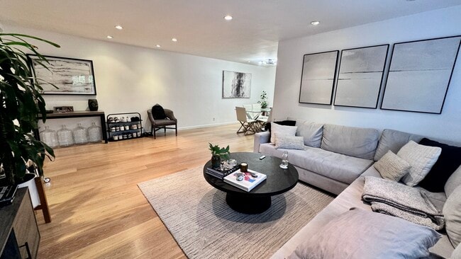 Building Photo - 645 Westmount Dr