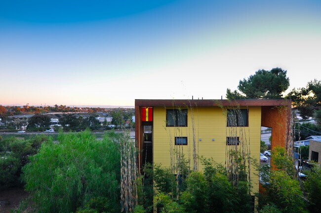 Foto del edificio - 3365 C St