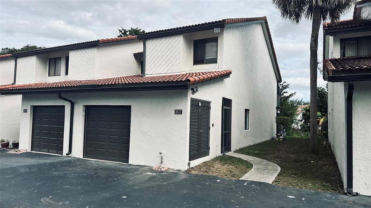 Primary Photo - 3617 Coral Springs Dr