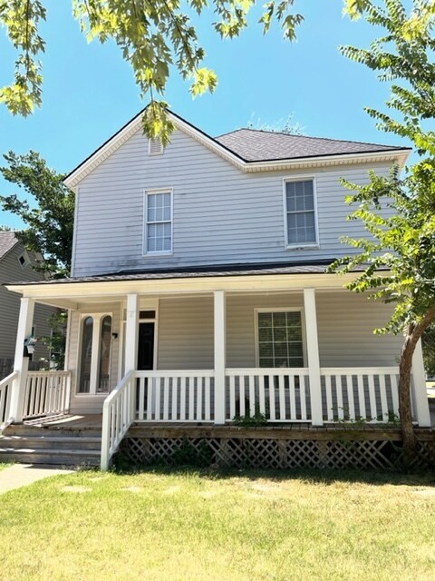 Building Photo - 401 E Noble Ave