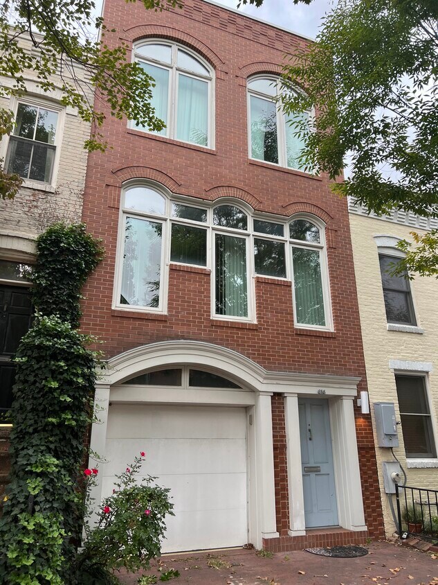 Primary Photo - 414 D St NE
