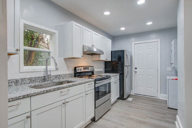 Building Photo - 2747 West Surrey Drive, North Charleston, ...