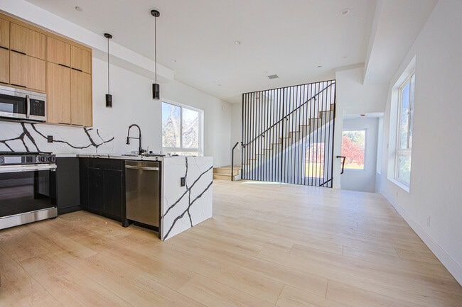 Building Photo - 6405 Odessa Ave