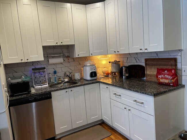 Foto del edificio - 280 Corey Rd