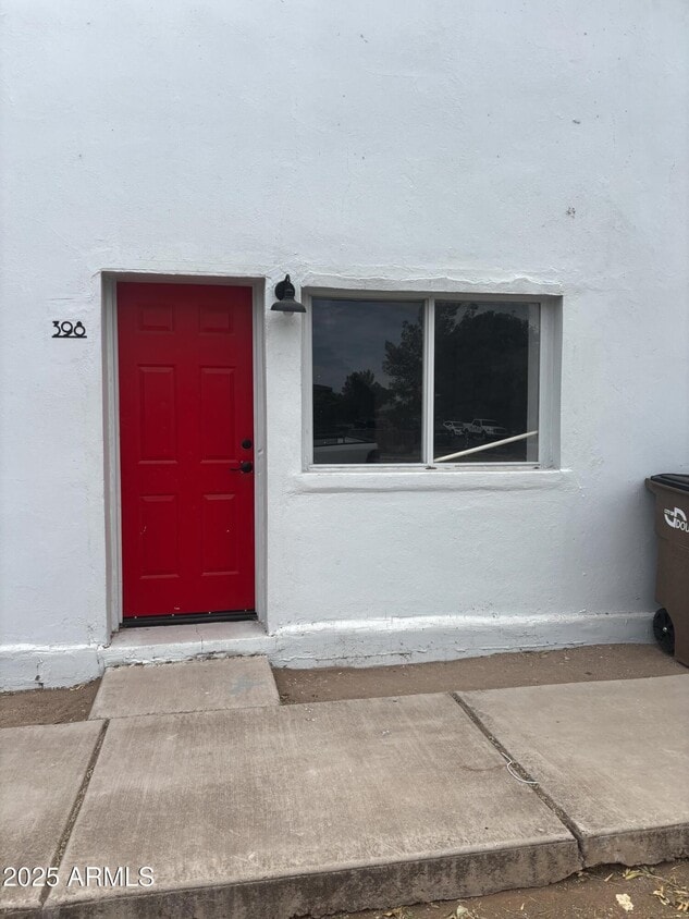 Primary Photo - 398 E Ave