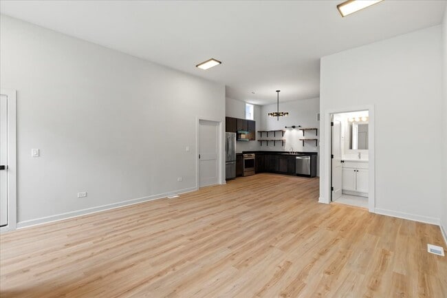 Foto del edificio - 3123 N California Ave